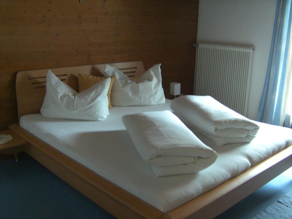 Haus Triumph Apartman Pettneu am Arlberg Szoba fotó